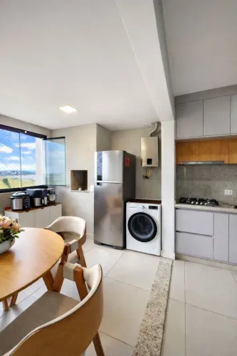 Apartamento em Pinhais com cozinha planejada