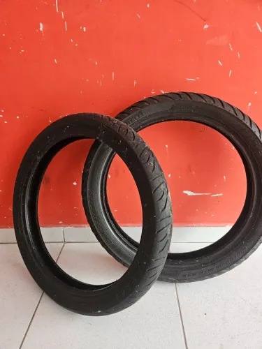 2 pneus sem câmaras Pirelli Super City