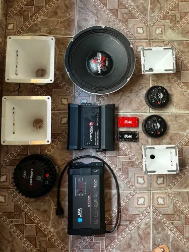Peças de som automotivo