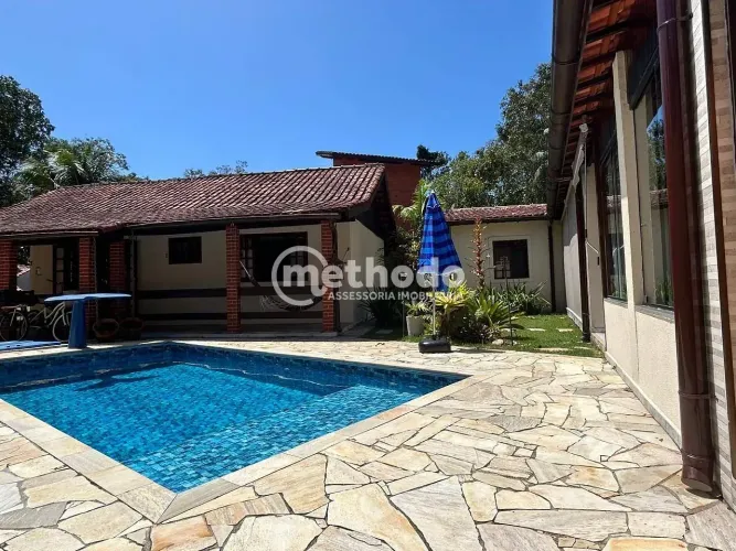 Refúgio em Guaratuba: casa com 5 quartos e piscina à venda, Bertioga, SP