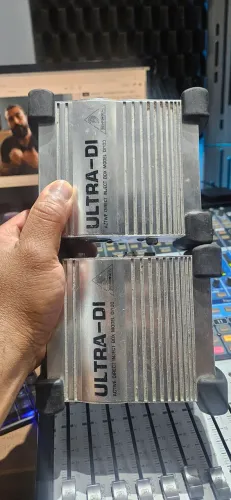 Behringer Di 100 ( par de direct box ativo) perfeitos