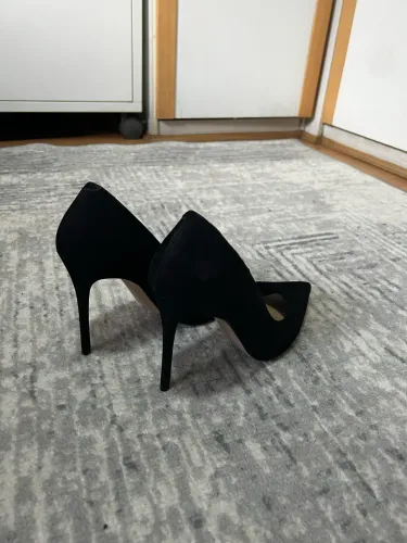 Scarpin Schütz tam 39 usado pouquíssimas vezes 