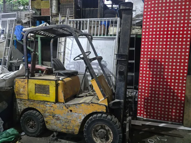 Empilhadeira motorizada