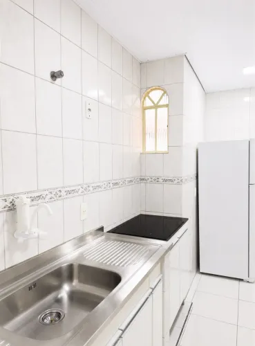 ALUGA-SE APARTAMENTO MOBILIADO. Tudo incluso para você morar com conforto e praticidade!