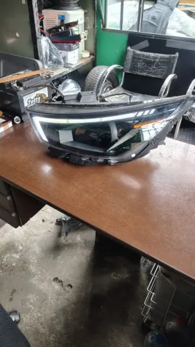 Farol Esquerdo HB20 2023 2024 LED usado original