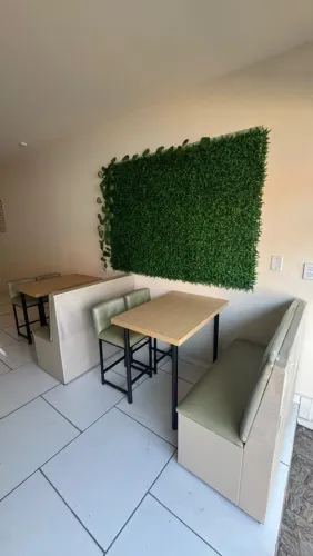 Conjunto de Mesas, Bancos Estofados e Banquetas
