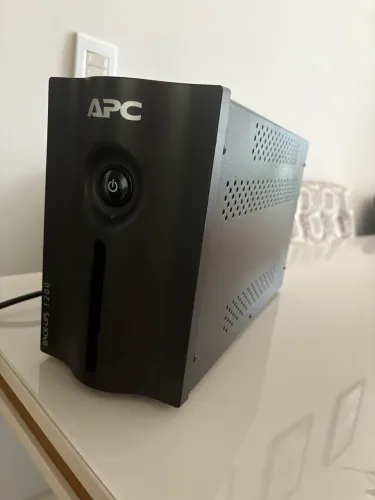 Nobreak Profissional APC 1200 VA - Baterias novas!