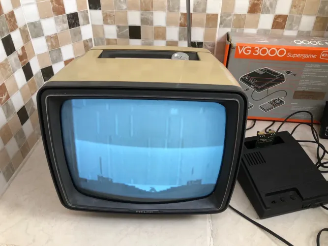 Tv com vídeo game CCE VG 3000 funcionando perfeitamente 