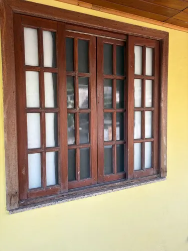 Janela de madeira.
