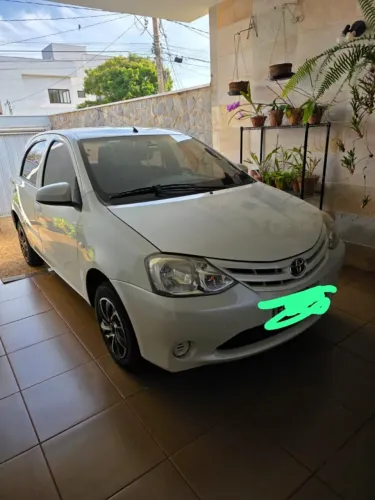 Toyota Etios X 1.3 Flex 16V 5P Mec. 2015