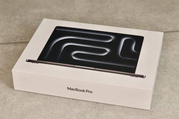 MACBOOK PRO16 M5 MAX 48GB RAM 2TB SSD