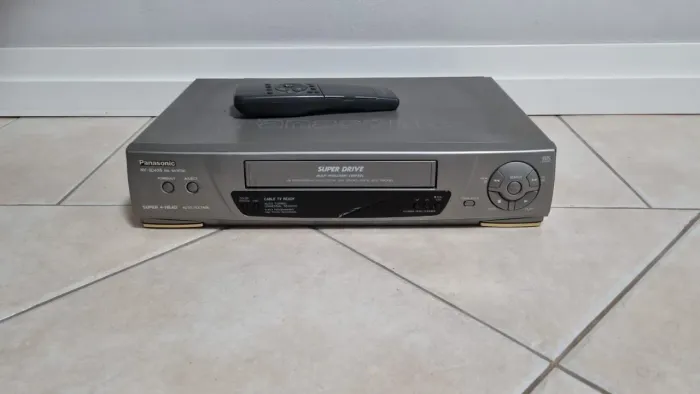 Vídeo Cassete Panasonic Super Drive VHS 4 Cabeças com Controle Remoto