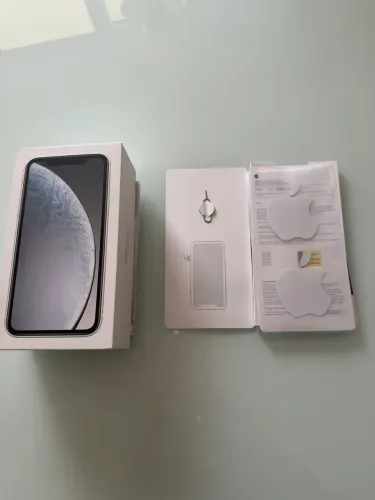 Vende IPhone 10 XR com nota fiscal , fone de ouvido, carregador original