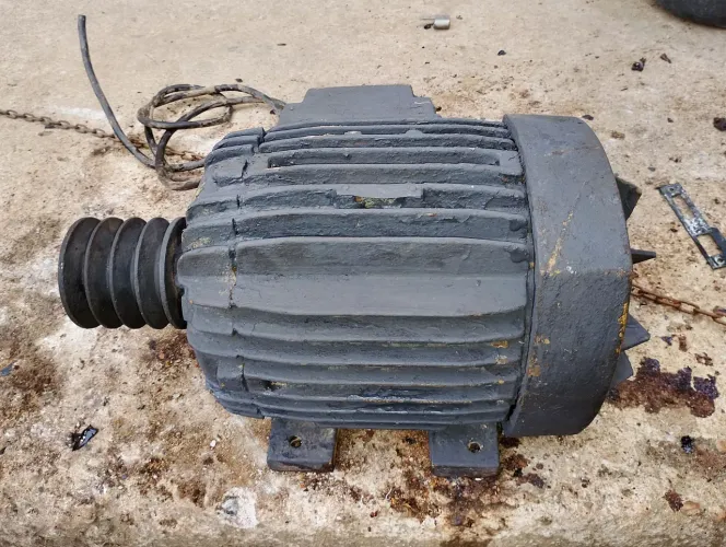 Motor de 10 CV  com eixo  conjunto completo 