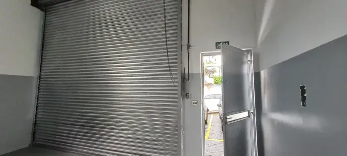 Salão 110m² 2 banheiros - entrada para caminhão e luz trifásica - Vila Santa Catarina