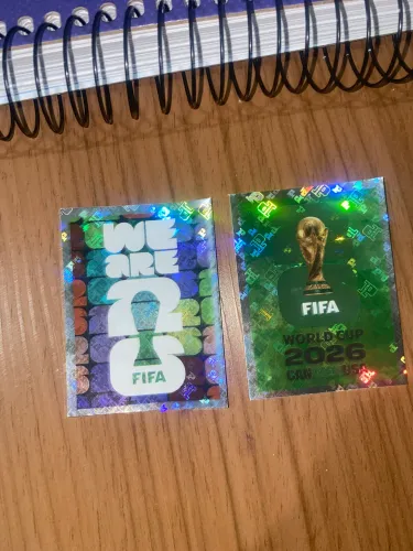 Vende-se duas figurinhas rara