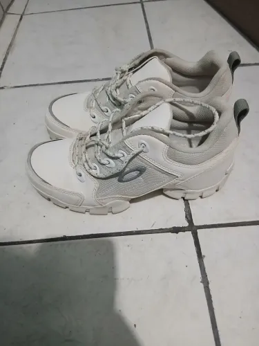 Botinha da oakley zerada com apenas 2 dias de uso 