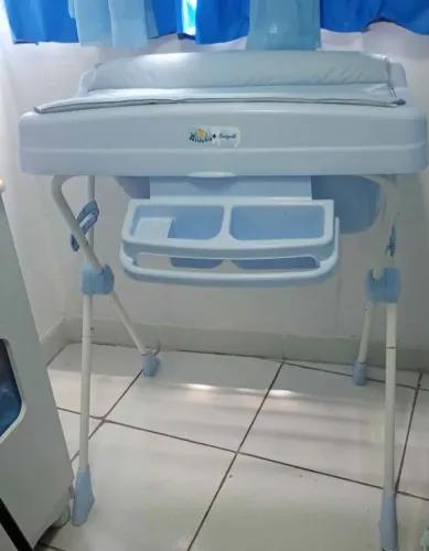 Banheira de pé com trocador azul