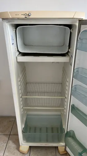 Geladeira Electrolux - Ideal para Reaproveitamento ou Conserto