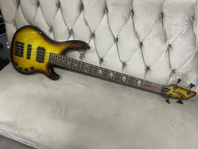 Baixo Washburn SHB 60