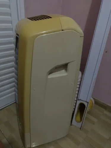 Vendo ar-condicionado portátil DeLonghi modelo Pinguino PAC WE125.