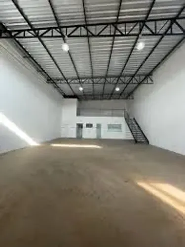 ALUGO GALPAO 300MTS