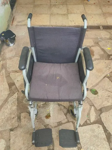 Cadeira de Rodas Usada Dobrável | Precisa Trocar 1 Pneu | Ótimo Custo-Benefício