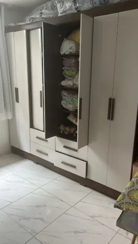 Guarda roupa 6 portas