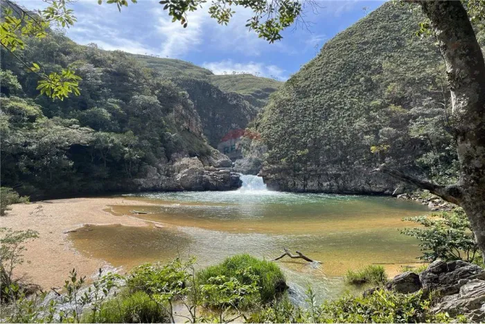Fazenda à venda, com uma das cachoeiras mais lindas da Serra da Canastra!