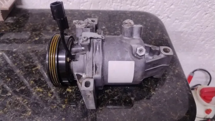 Compressor de ar condicionado Logan 3 cilindros 