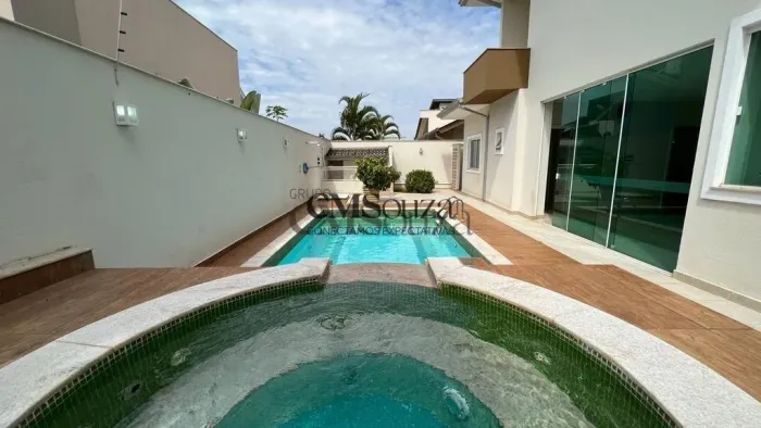 Condomínio Bela Manhã  Casa para Venda com 3 Suítes, Escritório, Piscina e Churrasqueira  