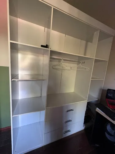 guarda roupa para doação
