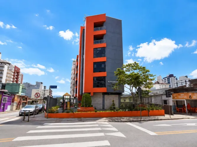 Apartamento amplo na Agronômica | 3 suítes | 2 varandas | churrasqueira