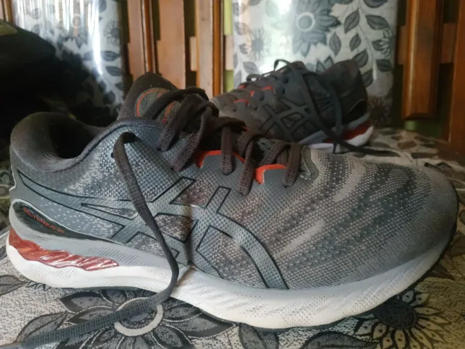 Tenis Asics Gel Nimbus. 43