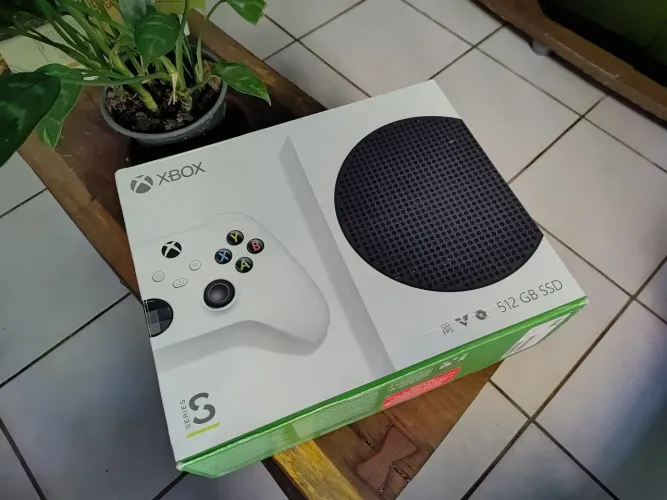 Xbox series S 512 GB , controle original e cabos originais