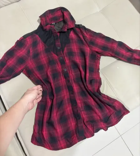 Camiseta xadrez vermelho com preto 