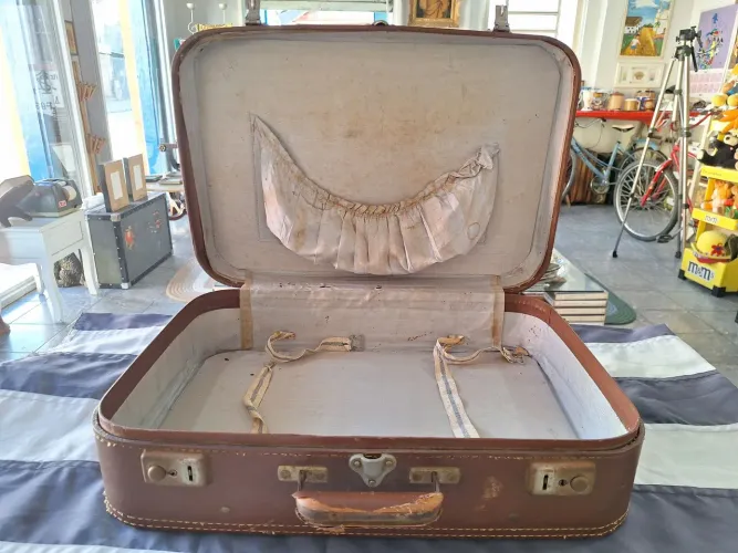 Mala de Viagem Vintage Antiga Marrom com Travas e Bolso Interno Original