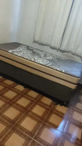 Cama semi nova