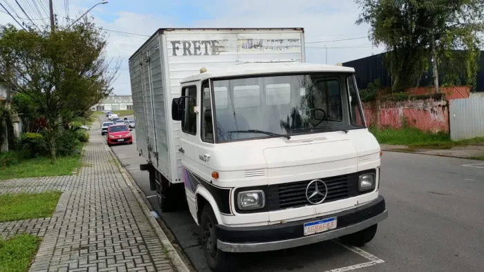 Caminhão MB 608 - Baú Térmico (facilito pagamento)