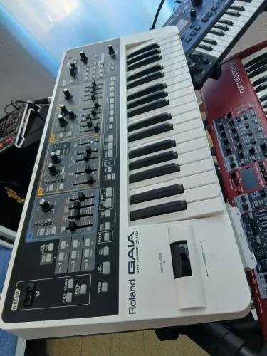 Sintetizador Roland Gaia