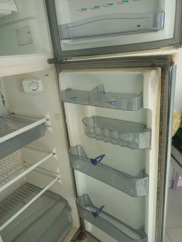 Geladeira Frost Free Brastemp semi nova 600 reais