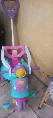 Vendo carrinho vendo carrinho de menina 4 Rodas semi-novo na