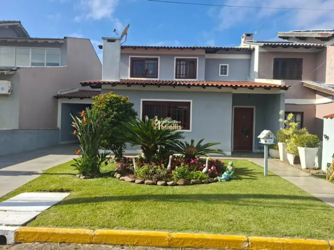 Linda Casa à Venda no Condomínio Cantegril  Conforto, Espaço e Qualidade de Vida! REF:
