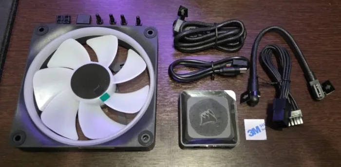 Corsair iCUE LINK System Hub, Preto + 1 Ventoinha Corsair LX120 Reverse, Preta