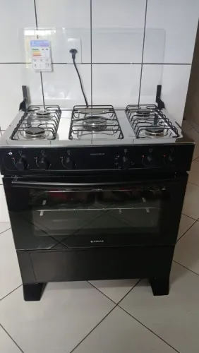 Fogão novo com nota e garantia.