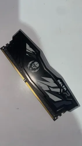 16GB DDR4 dual-Chanel (1x PNY XLR8 + 1x Team Group T-Force)