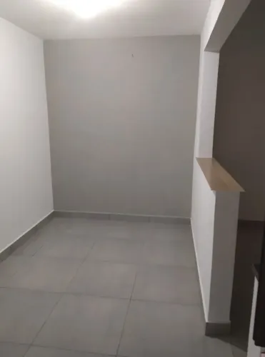 Alugo casa de um quarto - IAPI (Guará II)