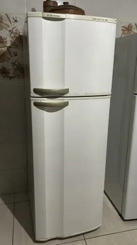 Geladeira Electrolux 359 litros