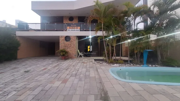 Ponto Comercial com 4 Quartos e 6 banheiros para Alugar, 320 m²