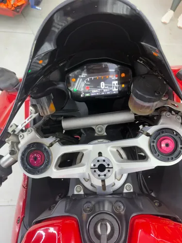 Moto muito conservada, revisada sem detalhes